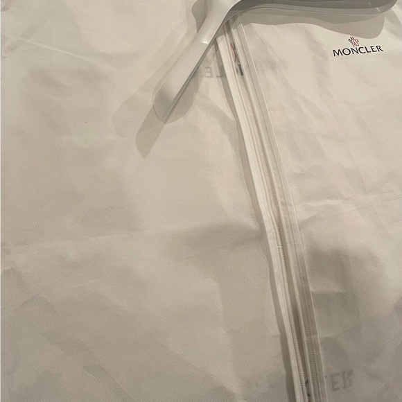 Moncler Camel Cape with Logo - Picture 9 of 9